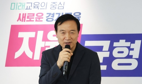 임태희 경기도 교육감이 지난 26일 오후 경기도 수원시 경기도교육청에서 기자들과 간담회를 하고 있다. 연합뉴스