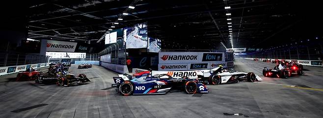 포뮬러 E 시즌9 최종전 2023 한국 런던 E-PRIX 경기 장면. [한국타이어앤테크놀로지 제공]