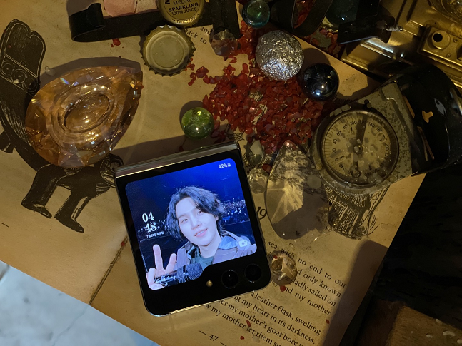 갤럭시Z플립5./사진=백유진 기자 byj@