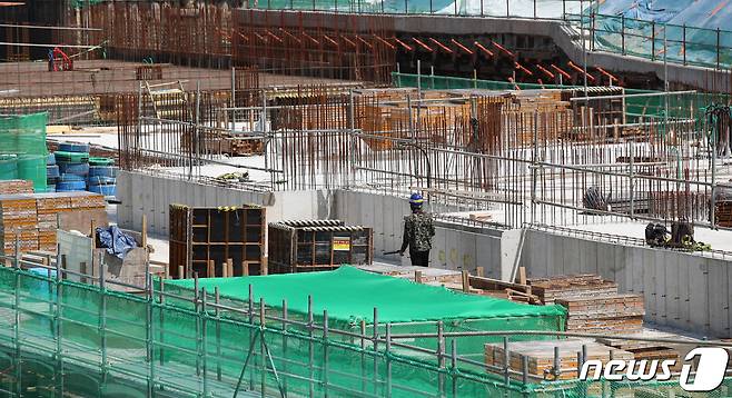 연일 건설현장의 부실시공 문제가 연일 도마에 오르고 있는 가운데 서울시가 아파트 부실 시공 예방을 위한 긴급 점검에 나섰다. 2023.7.19/뉴스1 ⓒ News1 박지혜 기자