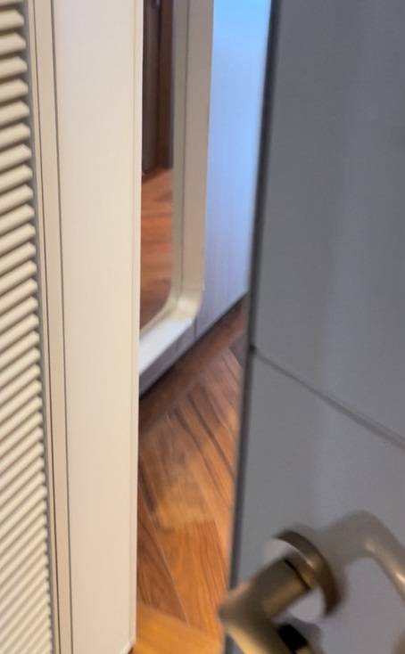 서울의 한 특급 호텔에서 샤워 도중 남성 직원이 객실로 들어왔다고 토로한 여성 투숙객이 공개한 내부 사진. 네이트판 캡처