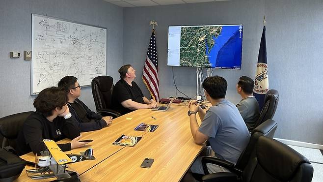사진=파블로항공과 파트너사가 함께 Longbow 사무실에서 NASA 비행 테스트를 위해 실무 회의를 하고 있다.