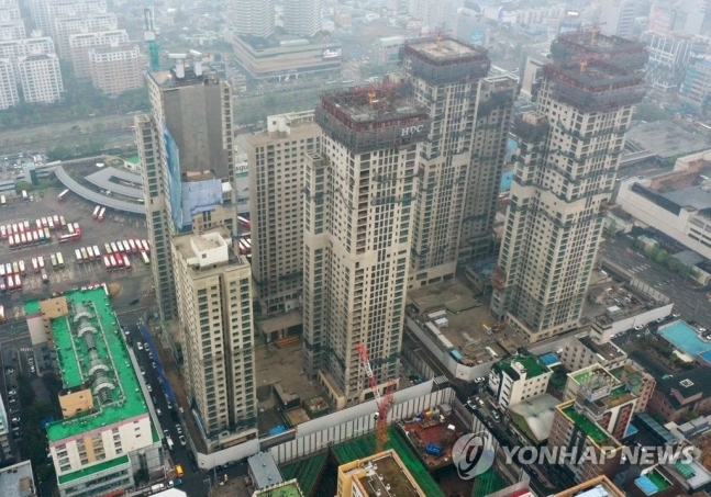 해체 돌입하는 광주 화정아이파크.[사진 제공 = 연합뉴스]