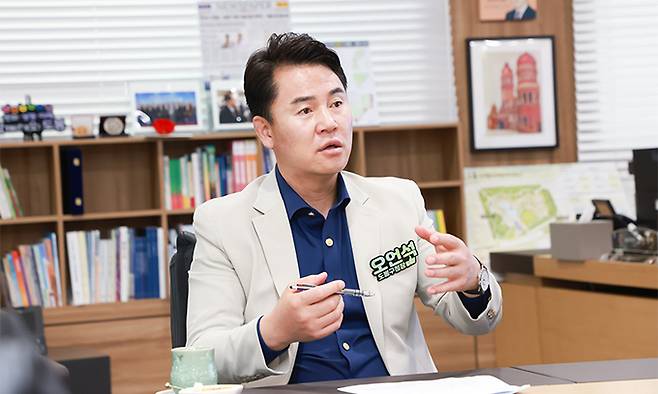 오언석 도봉구청장이 지난달 25일 “변화하고 성장하는 도봉의 미래를 구민들과 함께 만들어나가겠다”고 말하고 있다. 도봉구 제공