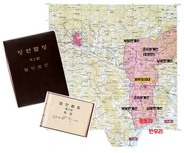 3년 1개월 2일간의 혈전을 끝내고 1953년 7월 27일 체결된 정전협정에 따라 교환된 정전협정문에 첨부된 ‘지도 1’(오른쪽). 군사분계선이 임진강변인 파주 장단 정동리에서 시작되고 있다는 사실을 명시하고 있다. 군사분계선(휴전선) 1호 말뚝이 세워진 파주 장단 정동리의 임진강변 남단은 파주 탄현면 만우리 부근이다. / 미국 국립문서기록관리청 원문·박종우 사진작가 제공