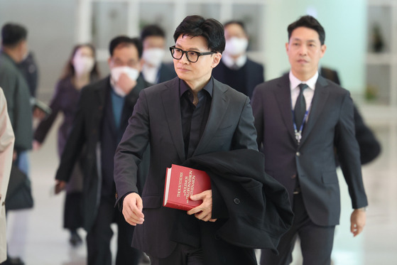 Justice Minister Han Dong-hoon goes on a business trip on March 7 to meet immigration officials in France, the Netherlands and Germany. [YONHAP]