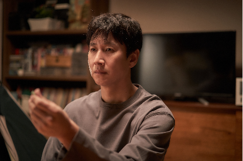 영화 ‘잠’이 개봉 전부터 화제를 모으고 있다.사진=쏠레어파트너스(유), 롯데엔터테인먼트, ㈜바이포엠스튜디오 제공