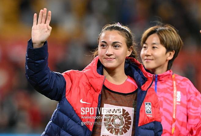 ▲ 인사하는 케이시 페어 유진. 이번 대회 최연소 출전 선수다.