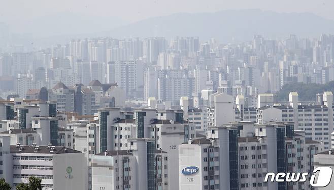 서울 아파트 매수심리 22주 연속 올랐다…지방은 하락