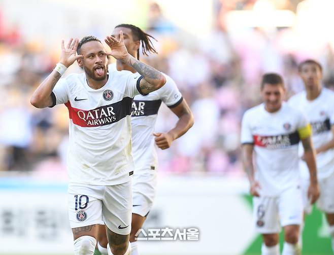 파리생제르맹(PSG) 네이마르가 3일 부산아시아드주경기장에서 열린 전북 현대와 쿠팡플레이 시리즈 프리시즌 친선경기에서 골을 넣은 후 환호하고 있다. 2023. 8. 3.부산 | 최승섭기자 thunder@sportsseoul.com