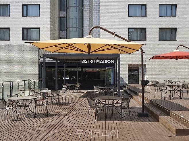 메종 글래드 제주, 야외 테라스 비스트로 메종