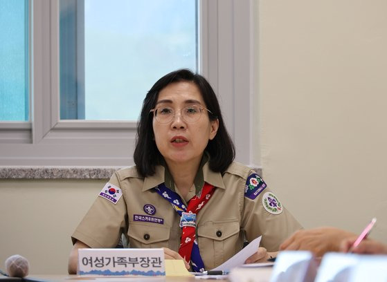 3일 오후 2023 새만금 세계 스카우트 잼버리 야영지 내 글로벌 청소년 리더센터에서 열린 긴급 현장 대책회의에서 잼버리 공동 조직위원장인 김현숙 여성가족부 장관이 모두 발언을 하고 있다. 연합뉴스