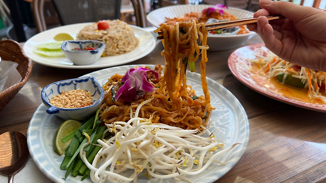 감칠맛이 끝내줬던 태국식 볶음국수 ‘팟타이’ / 사진=김혜성 여행+ 기자