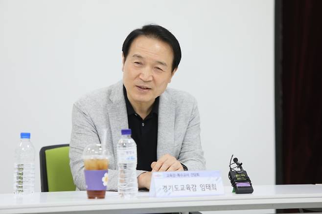 임태희 경기도교육감은 3일 도내 특수교사들을 만나 학교 현장에서 특수교사가 겪는 어려움을 청취하고 교육활동 보호를 위한 대책에 관해 논의했다. / 사진제공=경기도교육청