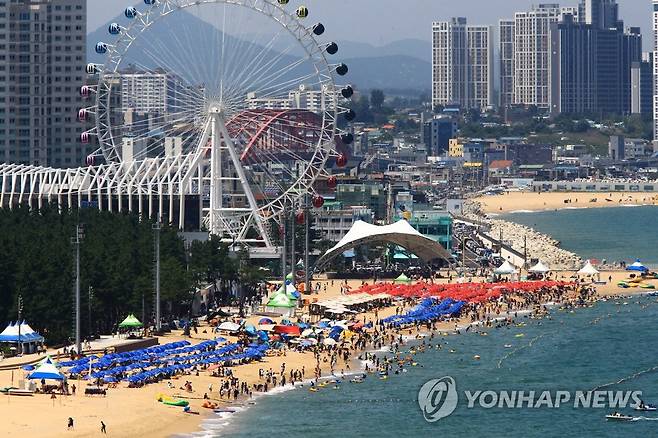 모처럼 맑은 해수욕장 [촬영 이종건]