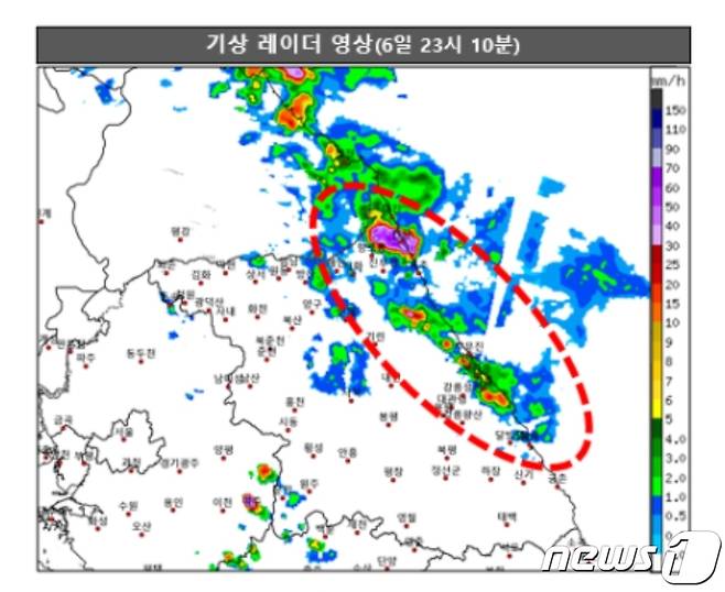 6일 오후 11시 기상청의 강원지역 기상 레이더 영상 그래픽. 2023.8.6/뉴스1