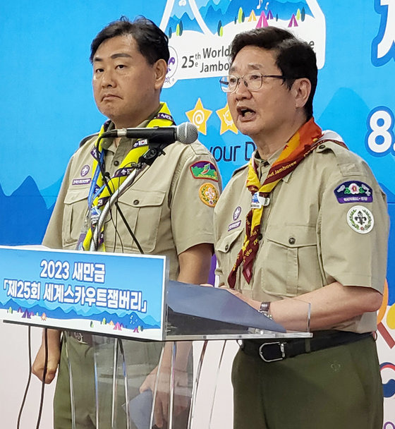 박보균 문화체육관광부장관(오른쪽)과 김관영 전북도지사가 6일 전북 부안군 세계스카우트잼버리 프레스센터에서 브리핑을 하고 있다. 2023.8.6/뉴스1