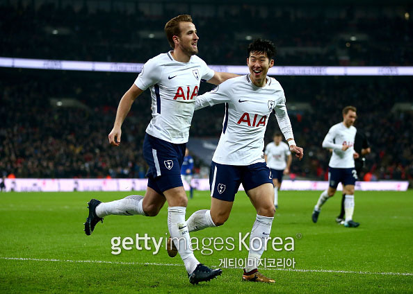 LONDON, ENGLAND - JANUARY 13: Harry Kane of Tottenham Hotspur celebrates with teammate Heung-Min Son after scoring his sides second goal during the Premier League match between Tottenham Hotspur and Everton at Wembley Stadium on January 13, 2018 in London, England. (Photo by Jordan Mansfield/Getty Images)