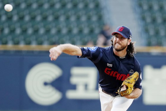 6일 KBO 역대 3호 팀 노히터를 합작한 롯데 투수 윌커슨. 뉴스1