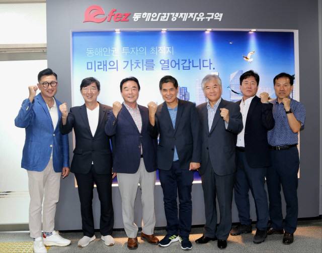 ▲ 스테펀호 하얏트그룹 아시아퍼시픽 총괄사장과 최경수 하얏트그룹 한국사업개발담당은 지난 2일 동자청과 사업 현장, 동해시를 잇따라 방문해 망상2지구 호텔 명칭인 가칭 ‘ Grand Hyatt Mangsang + Alila Villas Mangsang’의 운영계획과 설계 방향을 설명했다.