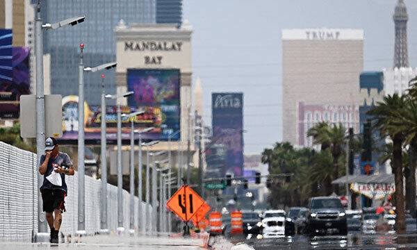 미국 네바다주 라스베이거스에 섭씨 37도가 넘는 폭염이 덮친 가운데 도로에 아지랑이가 피어오르고 있다. 라스베이거스=AFP연합뉴스