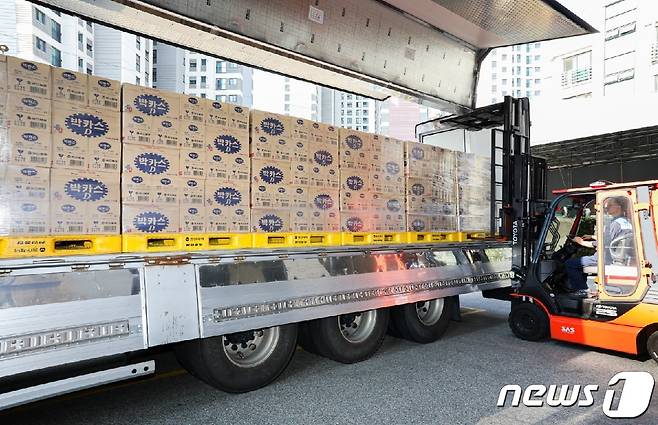 동아쏘시오그룹은 전북 부안군 새만금 일대에서 열리고 있는 '제25회 세계 스카우트 잼버리' 대회 현장에 피로회복제와 이온음료 등 1억원 상당의 물품을 긴급 지원한다고 밝혔다./동아쏘시오그룹 제공