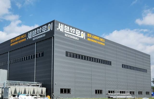 세븐브로이는 최근 공정거래위원회에 대한제분을 거래상 지위를 이용한 불공정거래 행위와 사업 활동을 방해한 행위 등으로 제소했다. 사진은 세븐브로이 익산 브루어리 전경. /세븐브로이맥주