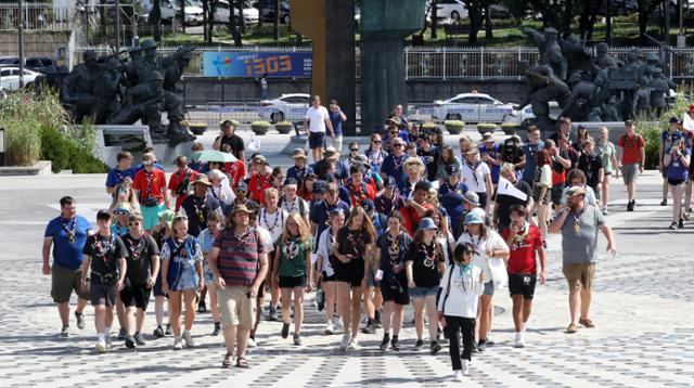 2023 새만금 세계스카우트잼버리에서 조기 퇴영한 영국 스카우트 대원들이 8일 서울 용산구 전쟁기념관을 방문하고 있다. 뉴스1