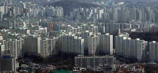 서울 남산에서 바라본 중구 남산타운 아파트. 연합뉴스