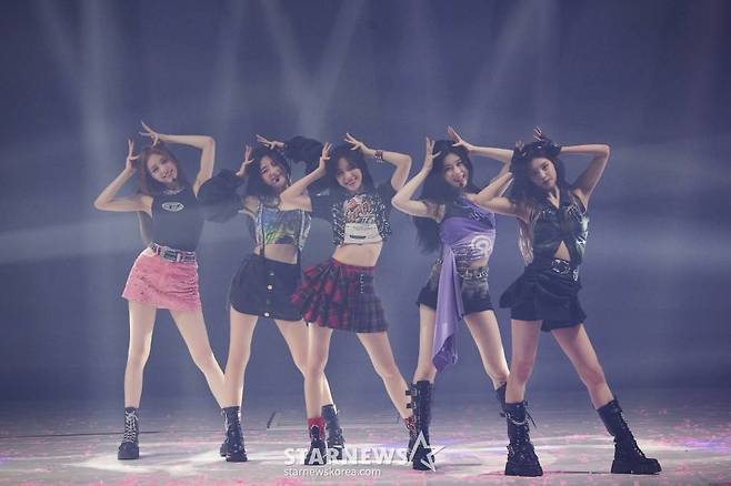 걸그룹 있지(ITZY)가 6,7일 양일간 서울 송파구 올림픽공원 SK올림픽핸드볼경기장에서 진행된 첫 월드투어 ITZY THE 1ST WORLD TOUR  'CHECKMATE'에서 멋진 공연을 펼치고 있다. /사진제공=JYP엔터테인먼트 2022.08.07 /사진=이동훈 기자 photoguy@