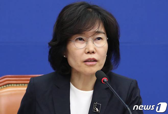 김은경 더불어민주당 혁신위원장이 10일 오후 서울 여의도 국회에서 열린 혁신안 발표 기자간담회에서 모두발언을 하고 있다. 2023.8.10/뉴스1 ⓒ News1 임세영 기자