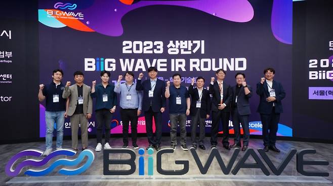 상반기 '빅웨이브(BiiG WAVE)'에 선정된 스타트업들이 기념사진을 촬영하고 있다. /사진=인천창조경제혁신센터