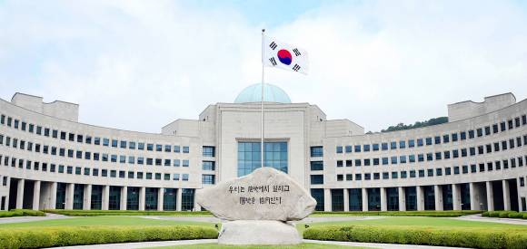 윤석열 정부 들어 국정원 원훈석이 "우리는 음지에서 일하고 양지를 지향한다"로 교체됐다. ⓒ국정원