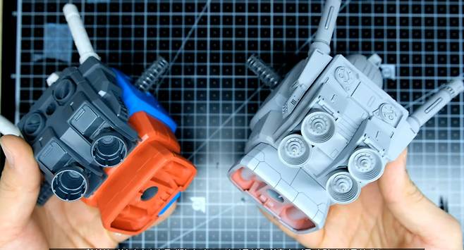 오리지널 백팩 파츠(좌) 3D프린터로 새로 디자인한 백팩 파츠(우)