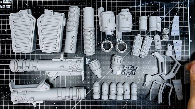 프린트 완료된 부품들