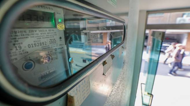 지난 2월 23일 서울 시내 한 건물에 전기계량기가 설치되어 있다. /뉴스1