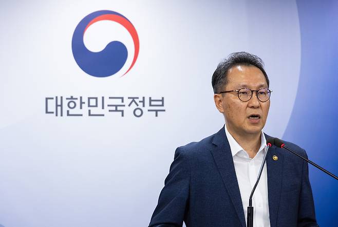 8일 오후 서울 종로구 정부서울청사에서 제3기 병상 수급 기본시책을 발표하고 있는 박민수 보건복지부 2차관. / 사진 = 연합뉴스