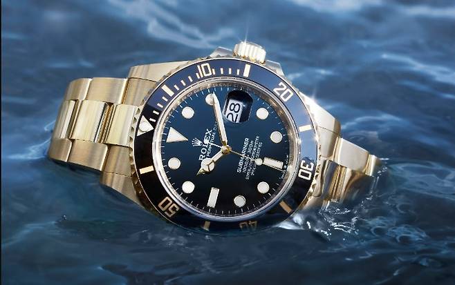 롤렉스 서브마리너. 60분 눈금이 있는 베젤을 통해 다이버들은 잠수 시간을 정확하게 측정할 수 있다. [롤렉스]