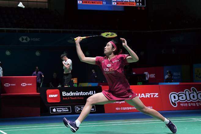 7월19일 전남 여수 진남체육관에서 열린 2023 배드민턴 코리아오픈선수권대회 32강전에서 안세영이 벨기에의 리안 탄과 경기를 하고 있다. ⓒ연합뉴스