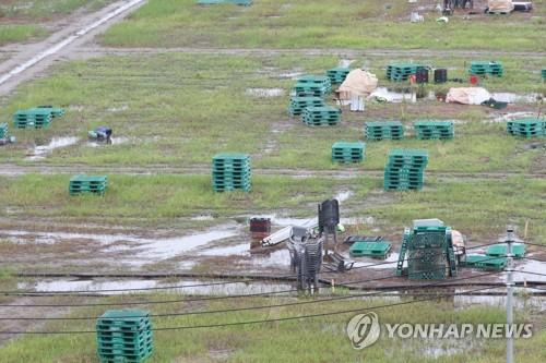 잼버리 끝난 후에도 물웅덩이 [연합뉴스 자료사진]