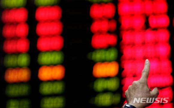 테마주로 주가가 급등한 뒤 임원의 대량 매도, 무자본 M&A 등의 사례가 허다한 것으로 드러났다.  [사진=뉴시스]