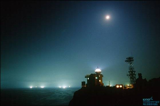 한류와 난류가 만나는 울릉도․독도 주변 바다는 오징어잡이에 최적이다. 독도종합정보시스템