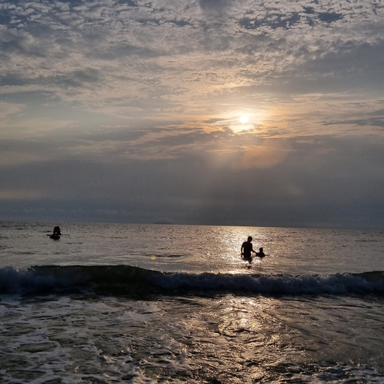 A father enjoys the sunset view with his son at Kkotji Beach in Taean County, South Chungcheong. [KIM DONG-EUN]