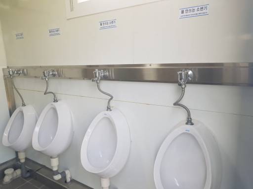 잼버리 델타구역 남자 화장실. 2023.08.05./사진= 유동주 기자