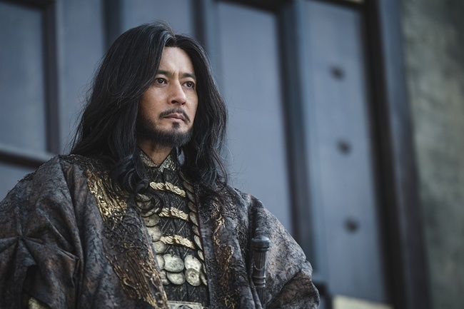 Arthdal Chronicles: The Sword of Aramoon Jang Dong-guns character steal has been revealedArthdal Chronicles, which will be broadcasted on September 9th, will be released on September 9th. Arthdal Chronicles: The Sword of Aramun (Written by Kim Young-hyun, Park Sang-yeon / Directed by Kim Sang-yeon / Production Dragoon / Production Studio Dragon, KPJ) is a new name for Arthdal Chronicles Season 2, It is a myth of Arthdal, written by a sword master, Tagon! A drama depicting the fateful story of Taealha.8 years after the Arthdal Chronicles.The released photo captures the majestic charisma of Arthdals first king, Tagon! Now the aura of the absolute ruler, which no one can stand in his way and refute, fills the angle.In the Arthdal Chronicles: The Sword of Aramoon, Tagon! is the Lord of Arthdal that everyone adores.It is kind to my people and the common people, but it is horribly scary and cruel to the enemy. It will show the mature Tagon!Its been a long time, Tagon!Jang Dong-gun, who came back to the station, was very curious about the story behind the  ⁇ Arthdal Chronicles, and said that he was glad to be able to meet again with the Arthdal Chronicles: The Sword of Aramoon.In addition, Tagon!, the first part of the book, showed a strong and irresistible appearance to gain ambition and desire. This time, I tried to express the anxiety and sensitivity of the power who has everything.