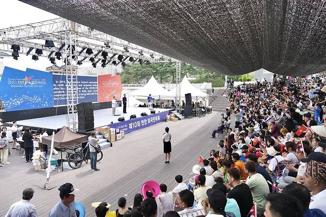 [뉴시스=천안]천안 독립기념관에서 열린 '제10회 천안 외국인 축제' 개막식 모습.(사진=천안시) *재판매 및 DB 금지