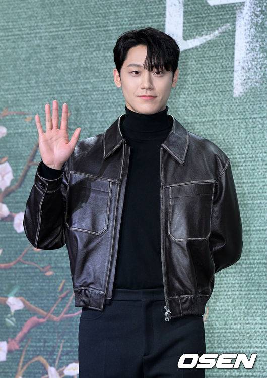 [OSEN=지형준 기자]배우 이도현이 포토타임을 하고 있다. 2022.12.20 /jpnews@osen.co.kr