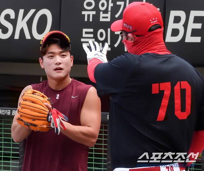 진갑용 수석이 손만 들어도 빵빵 터지는 김태진.