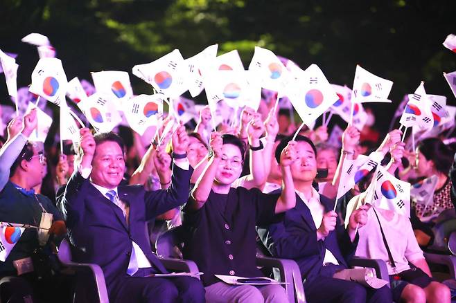 최대호 안양시장이 지난 15일 병목안시민공원에서 열린 815 광복 기념음악회에 참석했다.[안양시 제공]