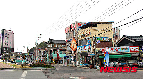 [나주=뉴시스] 600년 역사를 간직한 숙성 홍어의 본고장인 영산포 홍어의 거리 전경. 2015.04.16 (사진=나주시 제공) photo@newsis.com lcw@newsis.com